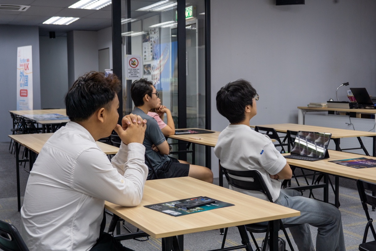 CSD College Open Day 现场揭秘环节，学生认真聆听